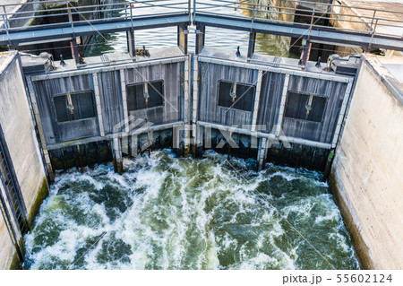 Canal with lock gate 55602124