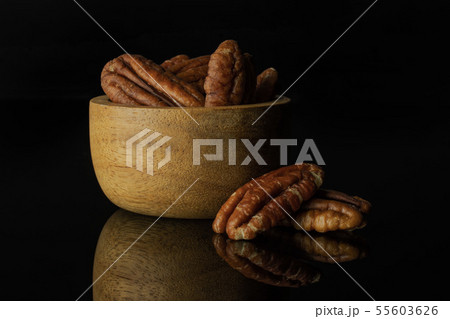 Fresh pecan nut isolated on black glass 55603626