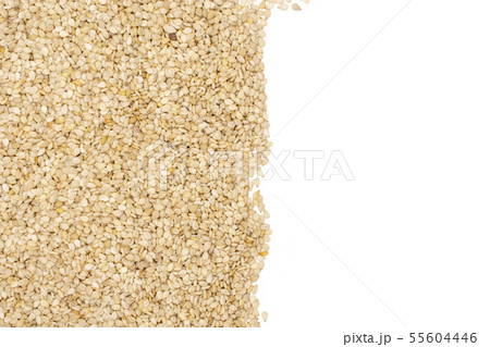 Unpeeled sesame seeds isolated on white 55604446
