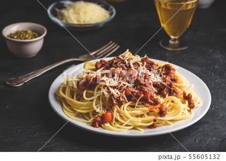 Spaghetti with bolognese sauce 55605132