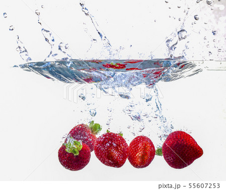 Strawberries Dropping Into Water 55607253