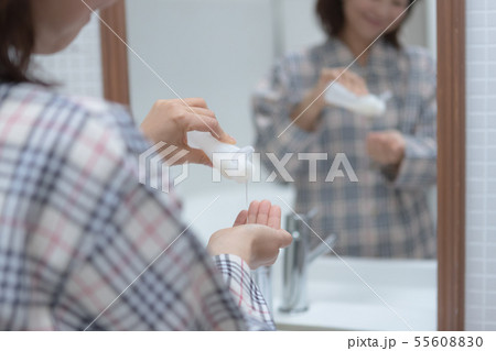 a thirty-something woman a thirty-something woman 55608830