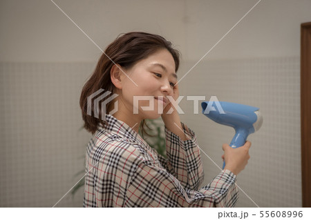 a thirty-something woman a thirty-something woman 55608996
