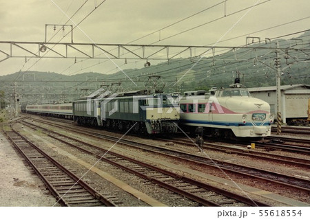 信越本線軽井沢駅を出発した489系特急白山 55618554