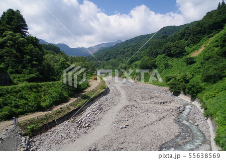 信州の災害跡地　北安曇郡小谷村の稗田山崩れ　浦川橋より崩壊跡遠望　２０世紀最大級の土砂災害 55638569