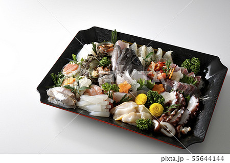 刺身の盛り合わせ 55644144