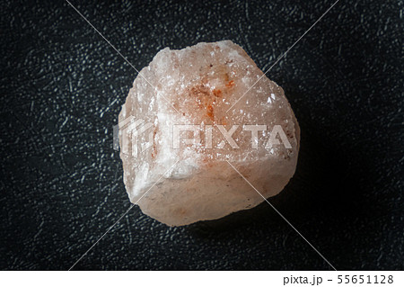 天然岩塩 Large crystals of edible rock salt Minerals 天然岩塩 Large crystals of edible rock salt Minerals 55651128