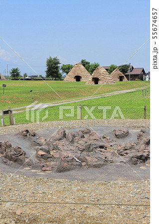 平出遺跡公園　縄文土器大量出土状況レプリカ展示 55674657