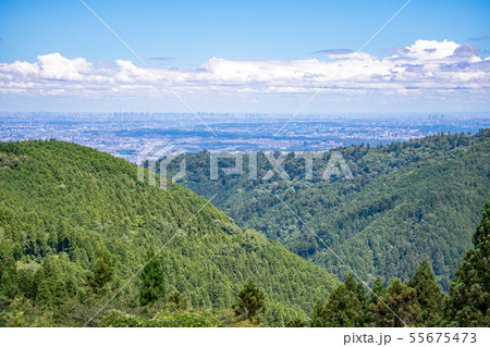 東京都 明治の森高尾国定公園 小仏城山の山頂から都心方面の眺め 東京都 明治の森高尾国定公園 小仏城山の山頂から都心方面の眺め 55675473