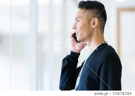 男性　ビジネスイメージ　シェアオフィス 55678284