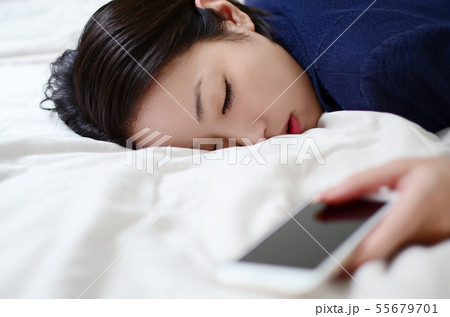 ビジネス　女性　寝落ち 55679701