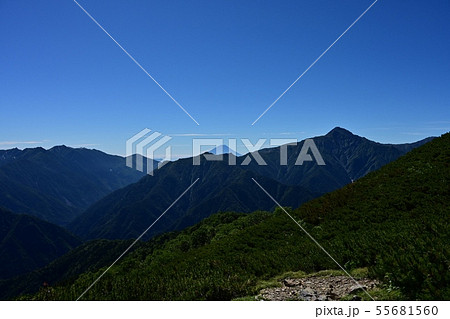 仙丈ケ岳の登山道から望むひょっこり富士山② 仙丈ケ岳の登山道から望むひょっこり富士山② 55681560