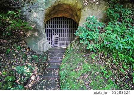 鎌倉 光則寺 日朗上人の土牢 鎌倉 光則寺 日朗上人の土牢 55688624