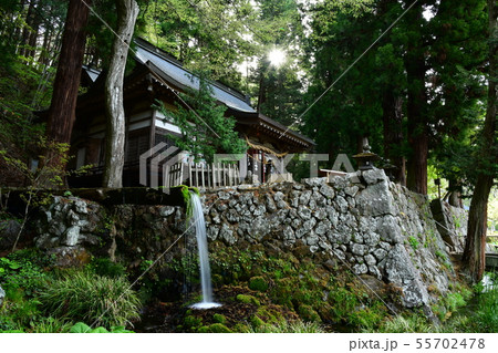 北杜市小淵沢町 大滝神社と大滝湧水の写真素材