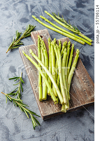 Fresh green asparagus 55706114