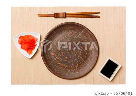 Empty round brown plate with chopsticks for sushi Empty round brown plate with chopsticks for sushi 55706401