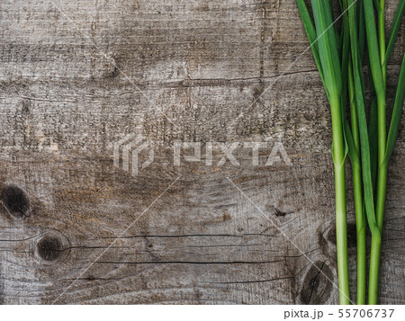 Beautiful, bright garlic stalks on unpainted desk Beautiful, bright garlic stalks on unpainted desk 55706737