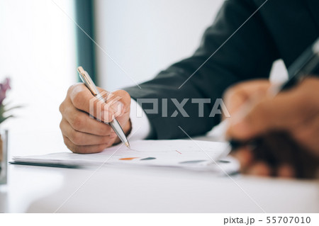 Business people analyzing investment graph meeting Business people analyzing investment graph meeting 55707010