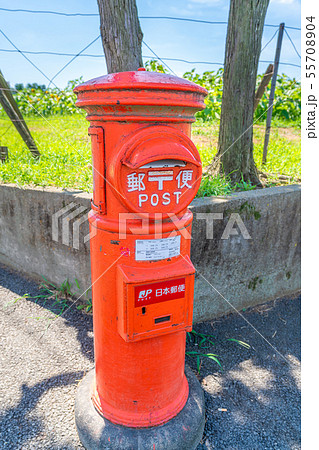 郵便ポスト 丸型ポストの写真素材