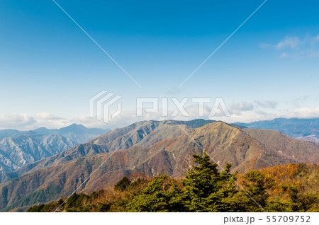 《栃木県》秋の日光、半月山から見下ろす中禅寺湖 、奥日光、空撮、八丁出島、 《栃木県》秋の日光、半月山から見下ろす中禅寺湖 、奥日光、空撮、八丁出島、 55709752