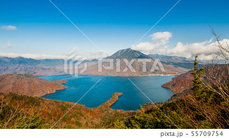 《栃木県》秋の日光、半月山から見下ろす中禅寺湖 、奥日光、空撮、八丁出島、 55709754