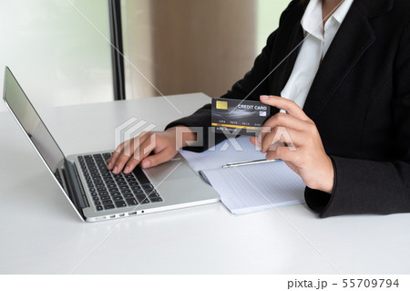 Business woman consumer holding credit card 55709794