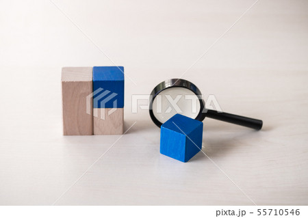 積み木とルーペ 55710546