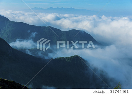 雲海と中央アルプス 55744461