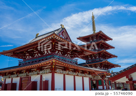 四天王寺　五重塔と金堂 55746090