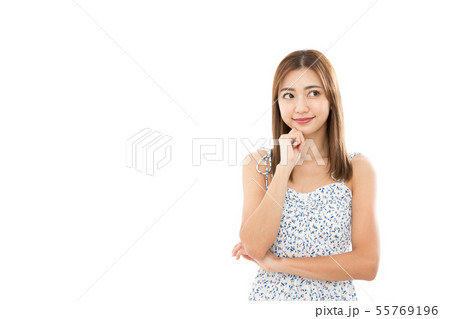 若い女性　悩む 55769196