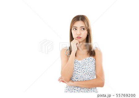 若い女性　悩む 55769200
