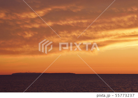 夕焼けと天売島・焼尻島(北海道) 夕焼けと天売島・焼尻島(北海道) 55773237