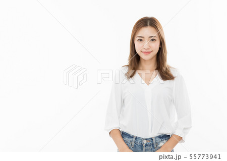 若い女性　笑顔 55773941