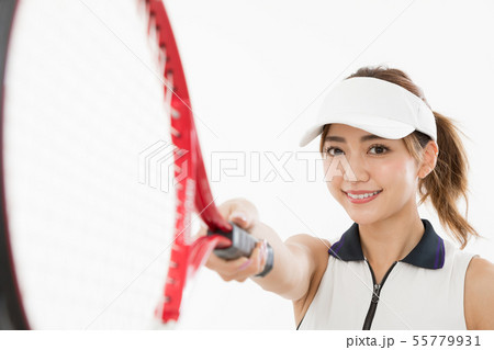 若い女性　テニス 55779931