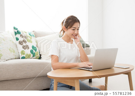 女性　副業　ネットビジネス 55781236