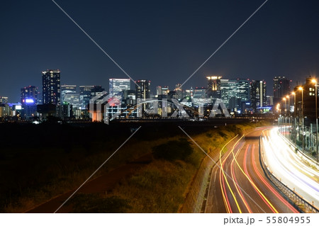 東淀川区の歩道橋から見た大阪・梅田の夜景 55804955