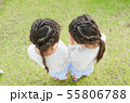 双子女子　後ろ姿　ハートの髪 55806788