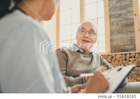 Wise old man having comfortable conversation with nurse 55828285