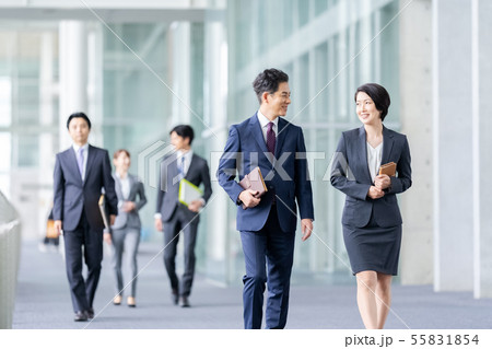 ビジネスイメージ　男性社員　女性社員　 55831854