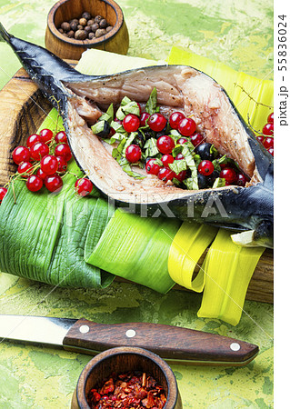 Raw mackerel with currants Raw mackerel with currants 55836024