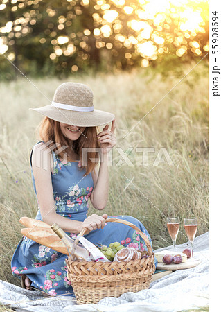 Picnic in the meadow 55908694