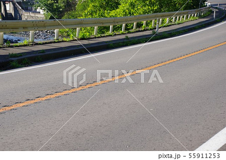 ランブルストリップス　センターラインの安全対策 55911253