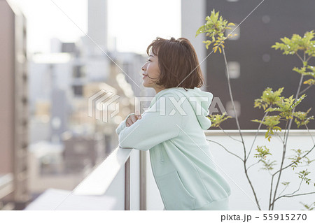 若い女性 55915270