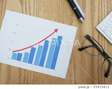 ビジネスイメージ・グラフ・キーボード・メガネ ビジネスイメージ・グラフ・キーボード・メガネ 55915811