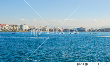 地中海の釣船（チャナッカレ沖、ダーダネルス海峡、マルマラ海、トルコ）   55916092