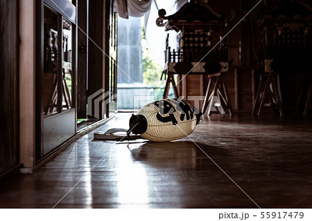 夏祭りに取り残された提灯 55917479