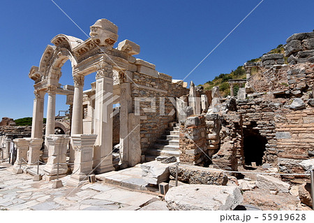 エフェソス遺跡ハドリアヌス神殿 55919628