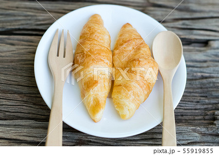 freshly baked croissants freshly baked croissants 55919855