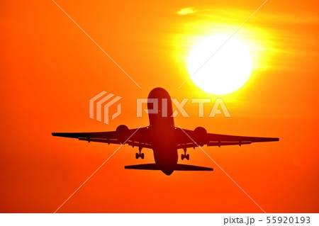 最高に美しい夕焼け空港と飛行機Good luck The most beautiful sunset 55920193