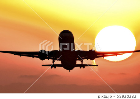 最高に美しい夕焼け空港と飛行機Good luck The most beautiful sunset 最高に美しい夕焼け空港と飛行機Good luck The most beautiful sunset 55920232